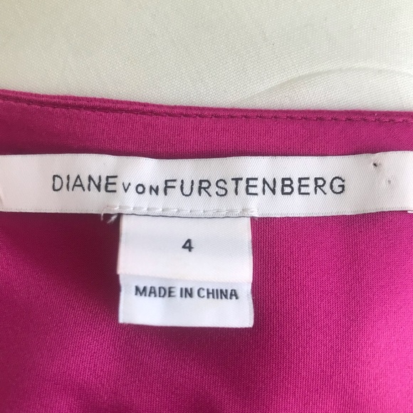 Diane von Furstenberg sheath crepe dress, hidden side zipper. Fully lined. - Picture 7 of 7